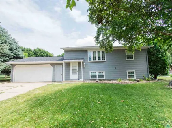 6008 W Cheyenne Dr, Sioux Falls, SD 57106