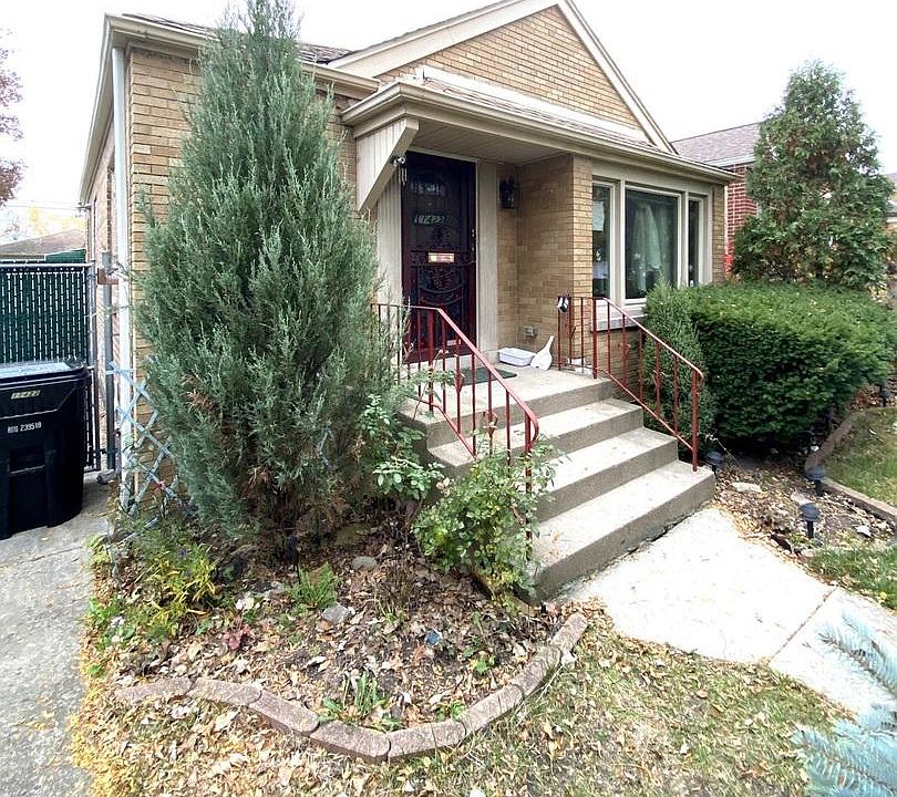 2nd image of 11422 S Maplewood Ave