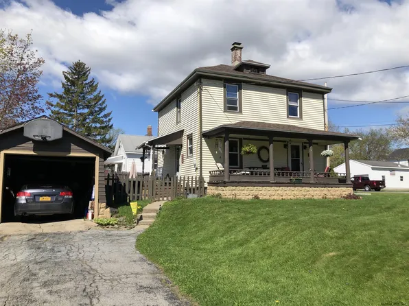 36 Heath St, Corinth, NY 12822