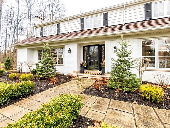3rd image of 33376 Woodleigh Dr