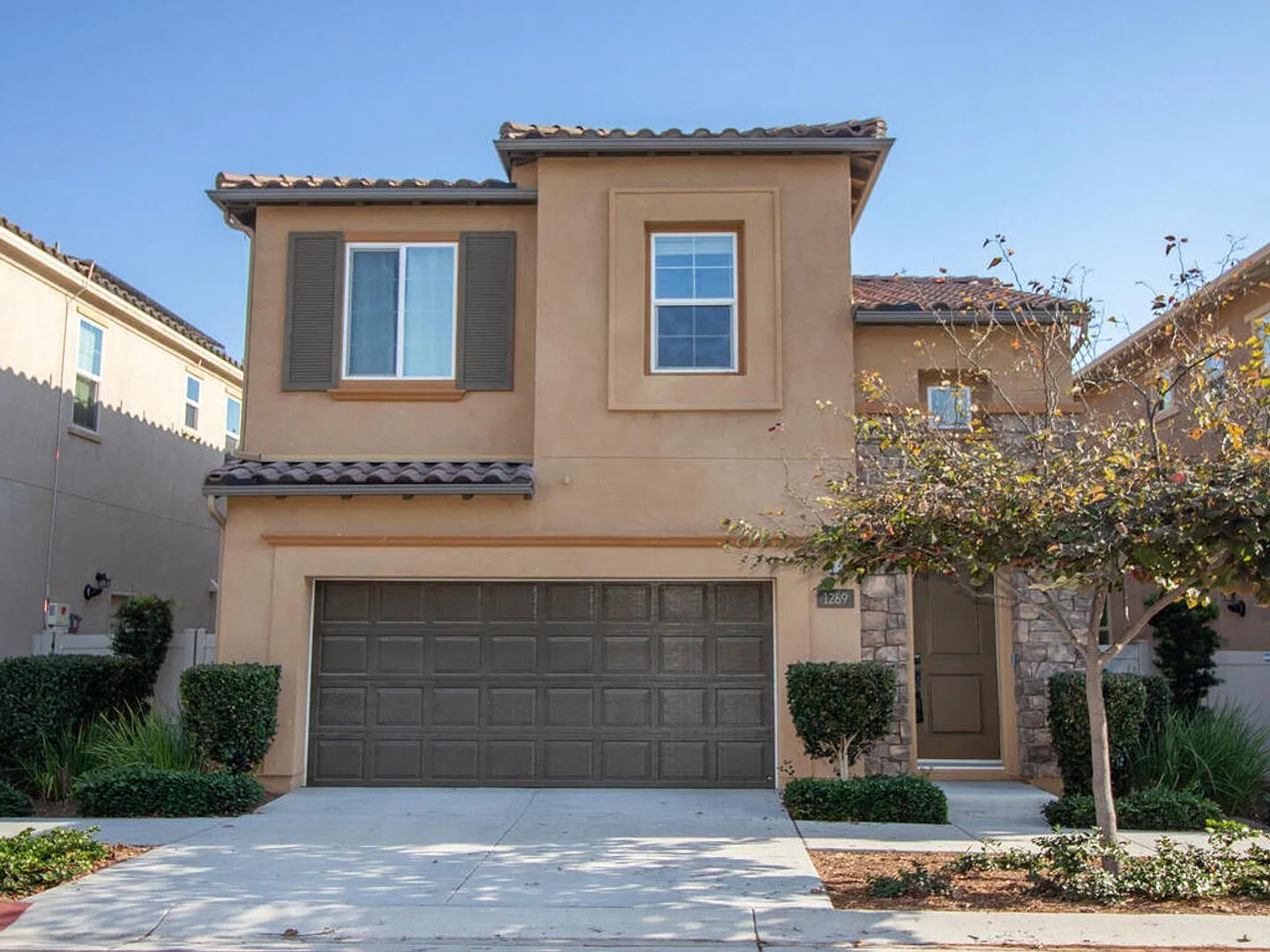 Beautiful home in gated Pacific Ridge — Photo 1