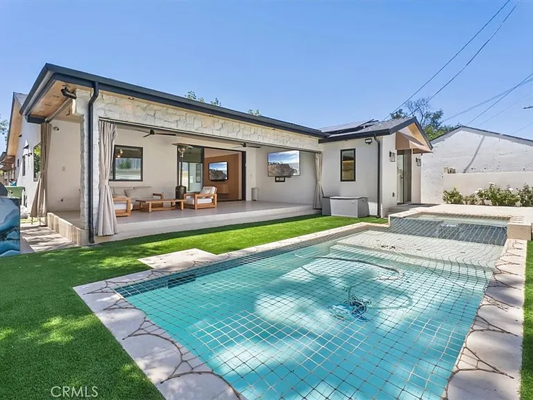 5748 Vesper Ave — Photo 25