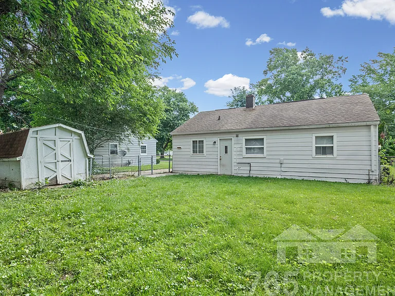 1916 N 27th St — Photo 12