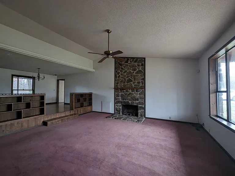 165 Sunnyside Dr — Photo 2