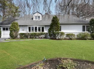 19 Rivers Dr, Great Neck, NY 11020