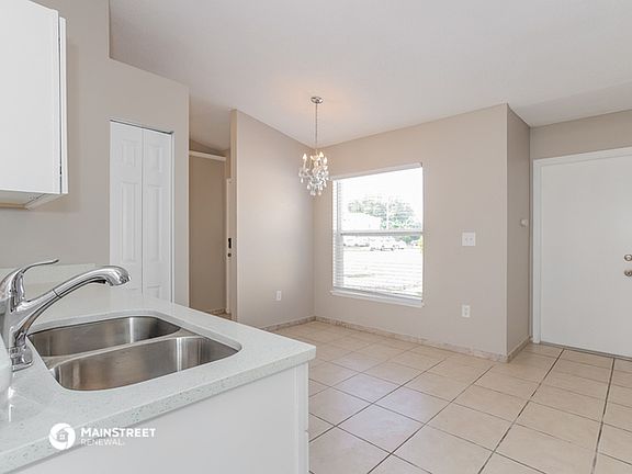 5th image of 332 Baccarat Ct