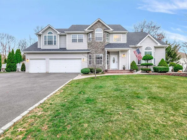 5 Cayla Lane, Port Jefferson Station, NY 11776