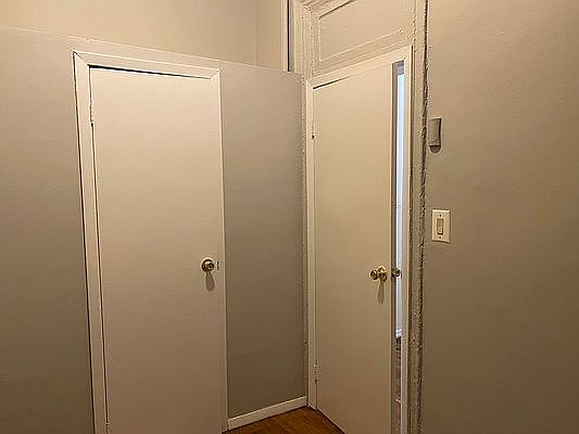 3rd image of 124 E 103rd St APT 4