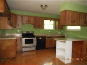 4th image of 180 Harter Ave
