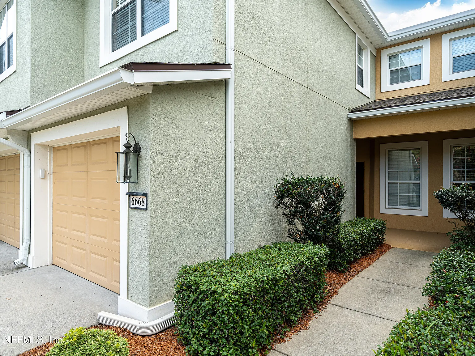 2 bed, 2.0 bath, 1438 sqft, $1,750 — Photo 2