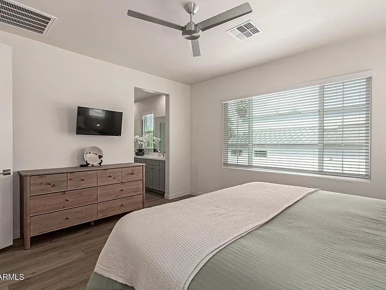 3746 E Earll Dr — Photo 12