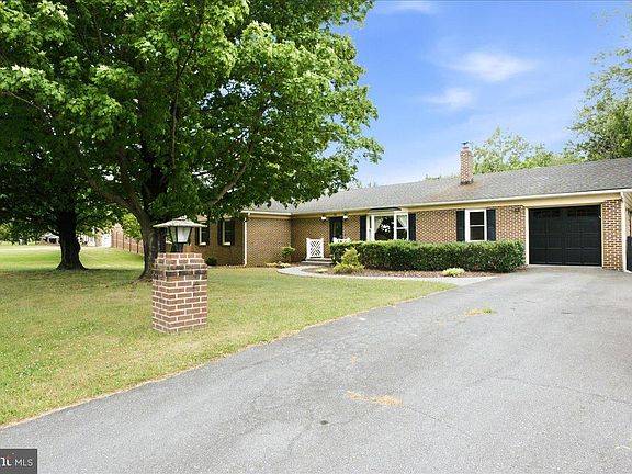 4th image of 303 Yale Dr