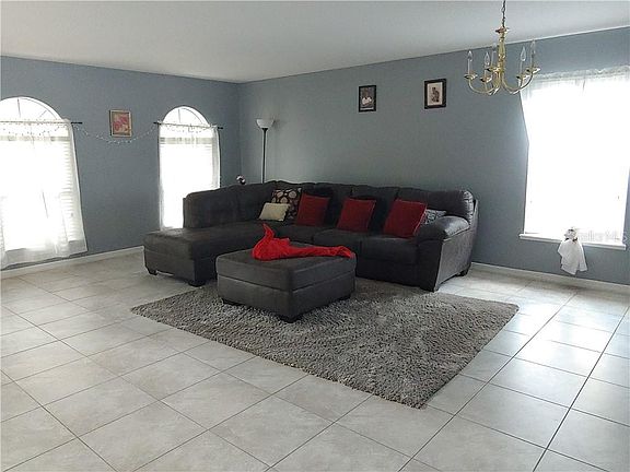 3rd image of 552 Stonewall Ave
