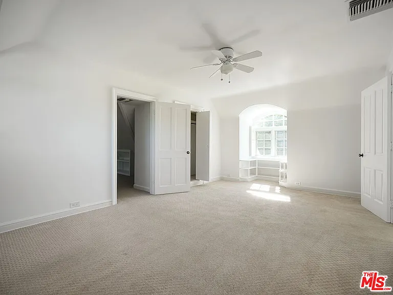 13161 Addison St — Photo 21