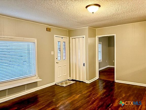 4th image of 2501 Powell Dr