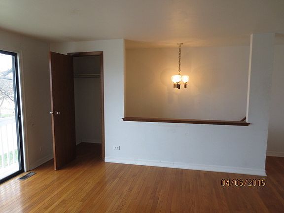 3rd image of 128 Fairlane Ct APT A