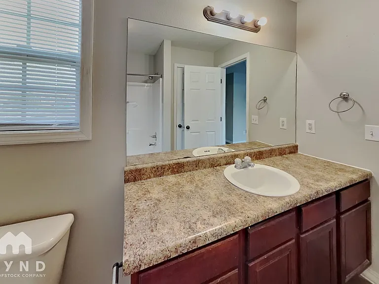 624 S Mahn Ave — Photo 10