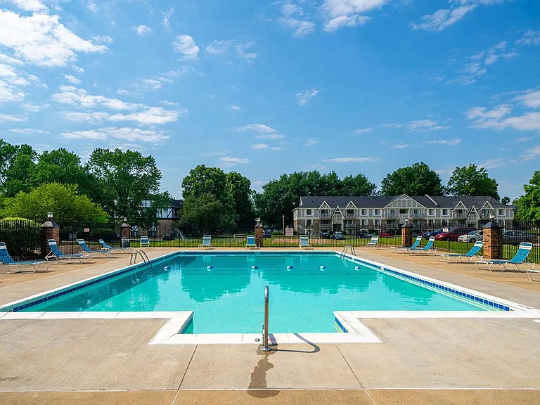 Hickory Village Apartments — Photo 30