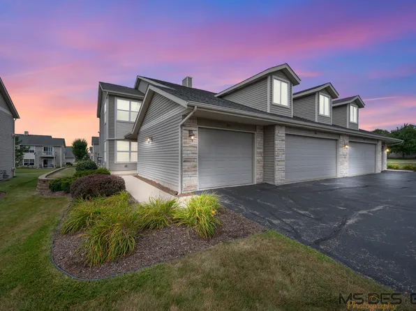 989 Penny Ln #989, Sycamore, IL 60178