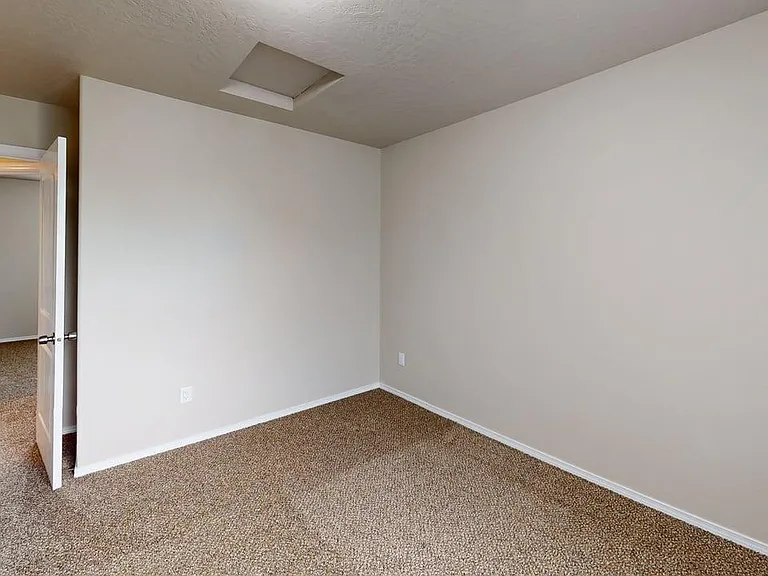 550 SE 7th St #C — Photo 3