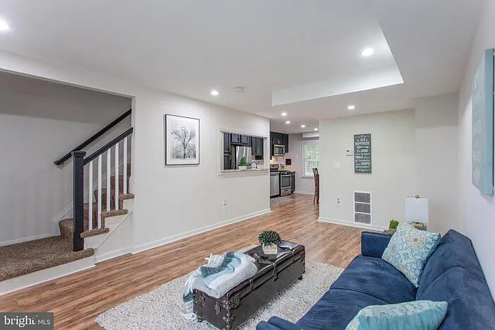 8593 Pioneer Dr — Photo 1
