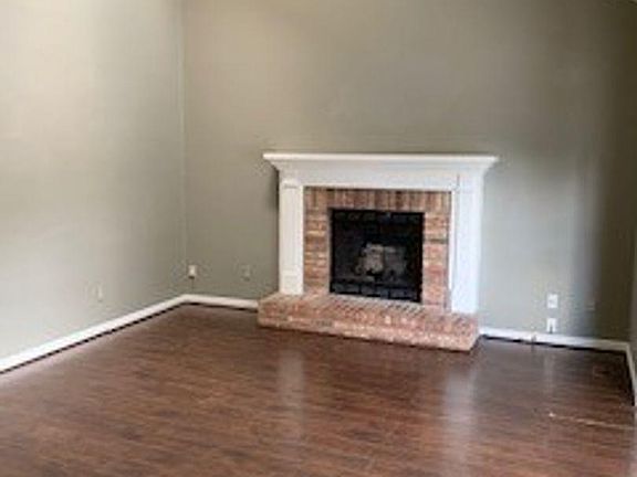 3rd image of 224 Woodcastle Dr