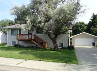 608 W 5th St, Pierre, SD 57501