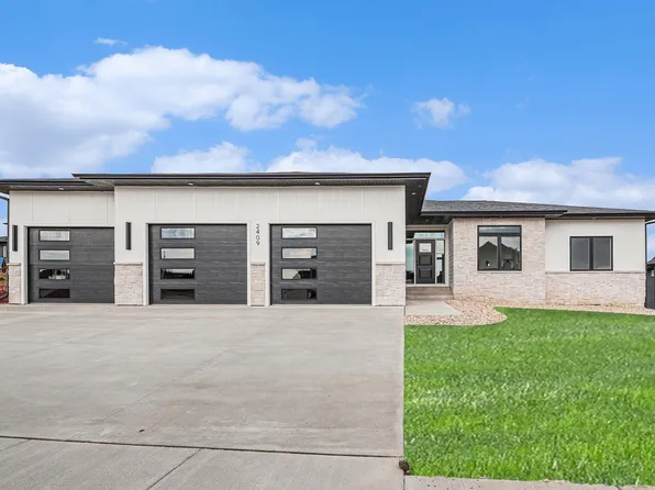 2409 S Meadowview Ave, Sioux Falls, SD 57110