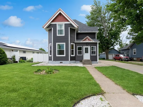 217 3rd St E, Newhall, IA 52315