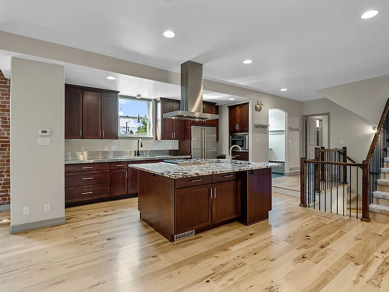1275 S Clayton St — Photo 10