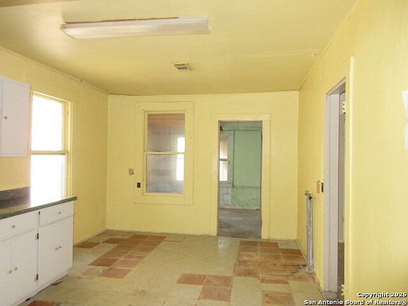 3rd image of 722 S Mittman