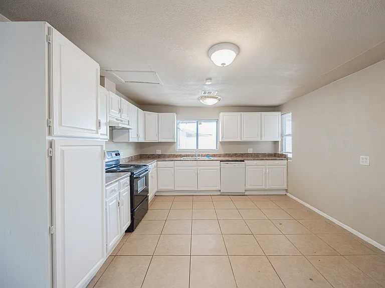 2062 E Nancy Ln — Photo 10