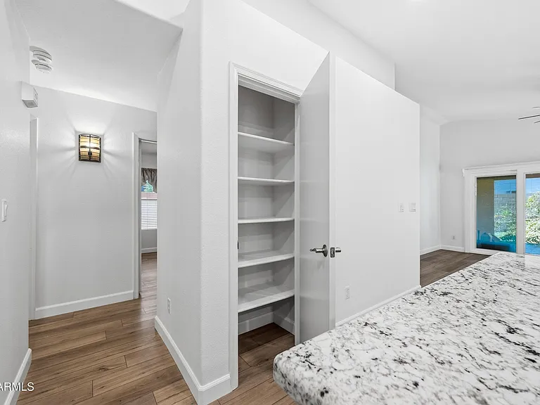 1142 W Sparrow Dr — Photo 15
