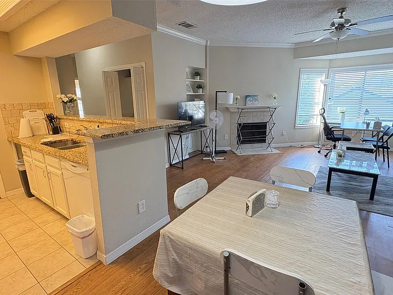 915 W 23rd St #207 — Photo 3