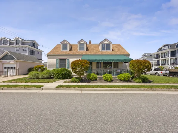 8805 Monmouth Ave, Margate, NJ 08402
