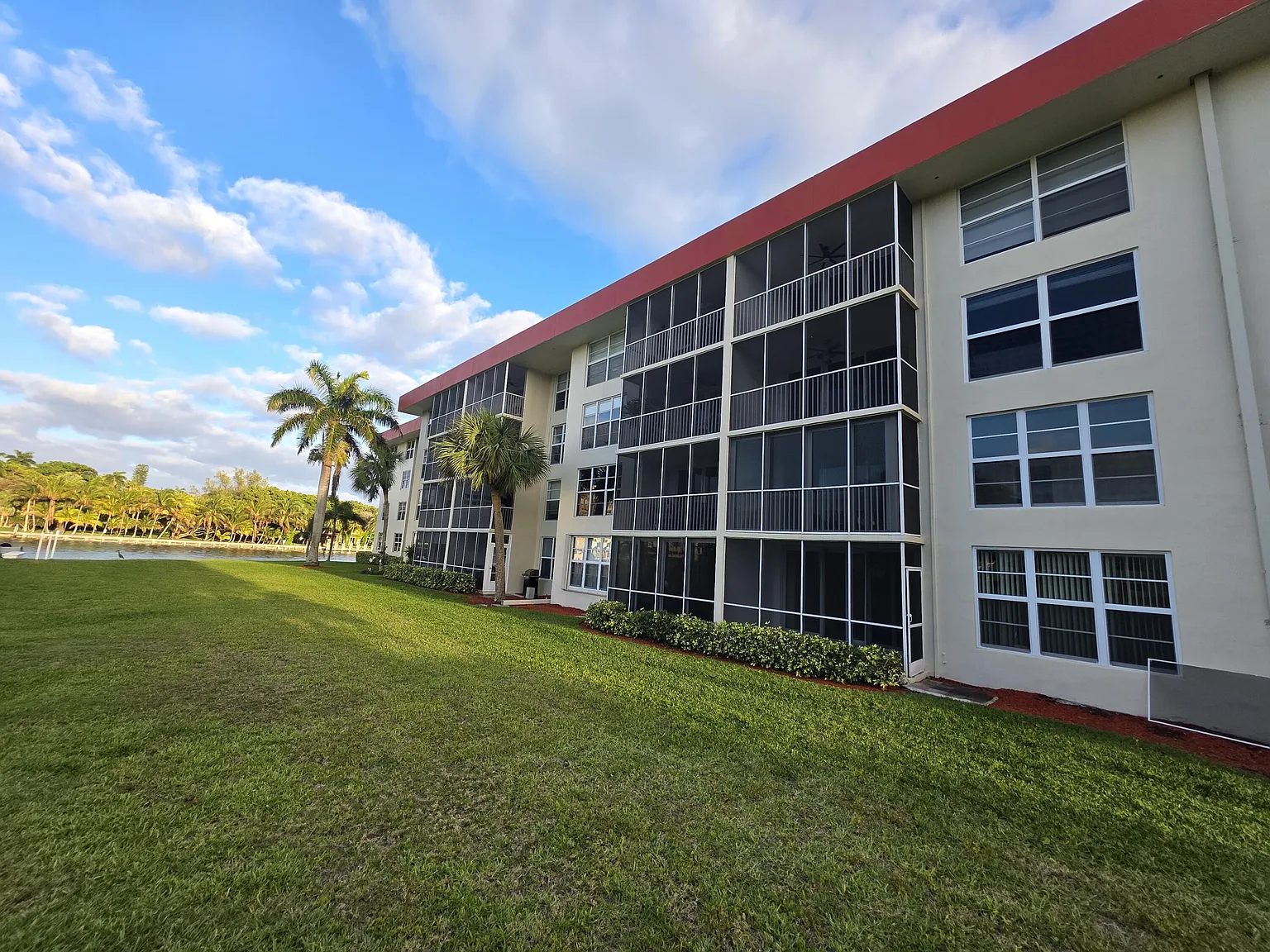 2 bed, 2.0 bath, 1020 sqft, $2,440 — Photo 4
