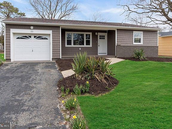 2nd image of 22 Edinburgh Dr