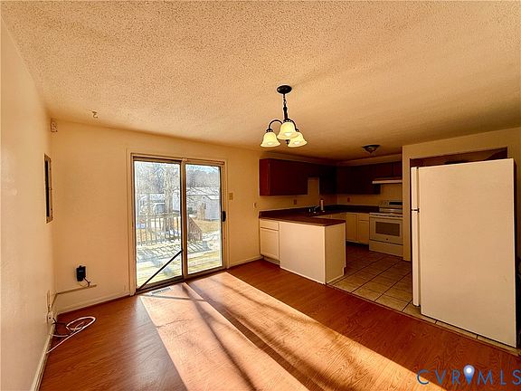 4th image of 3901 Old Warwick Rd