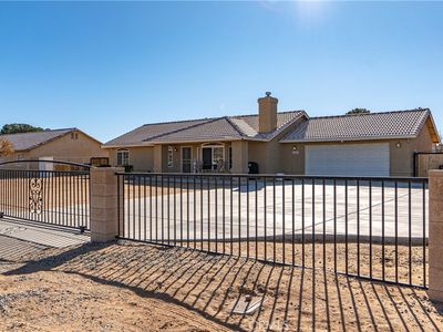 22209 Broken Lance Rd, Apple Valley, CA, 92307