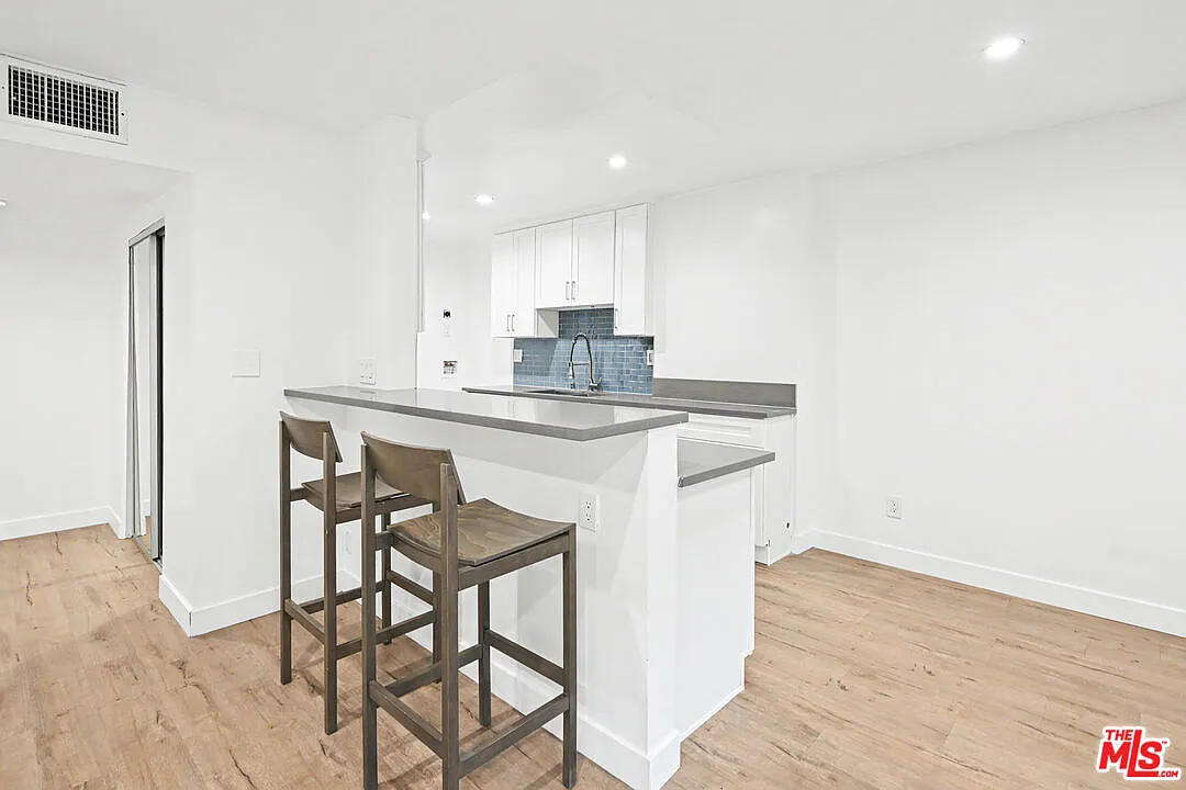 1 bed, 2.0 bath, 1150 sqft, $3,800 — Photo 4