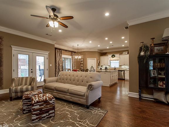 5th image of 8925 Meadow Gardens Cir