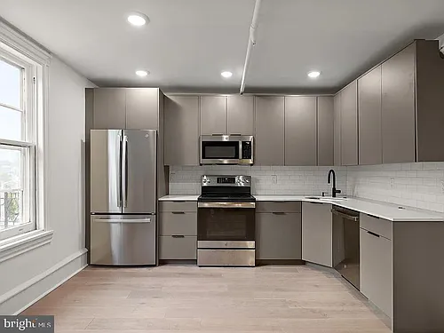 1308 State St #6 Photo 1