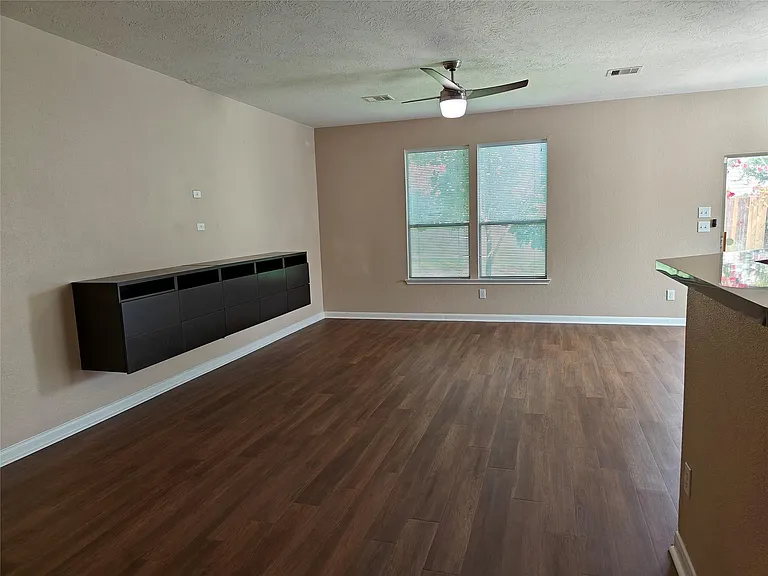 7915 Moss Springs Ct — Photo 9