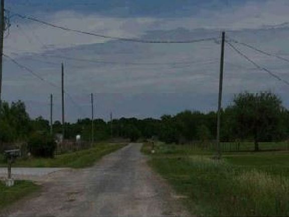 Exterior Neighborhood (street photo)