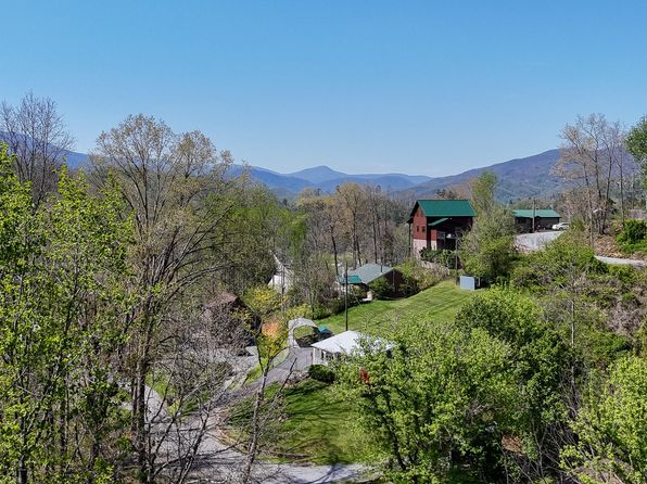 726 Ridge Rd, Gatlinburg, TN 37738