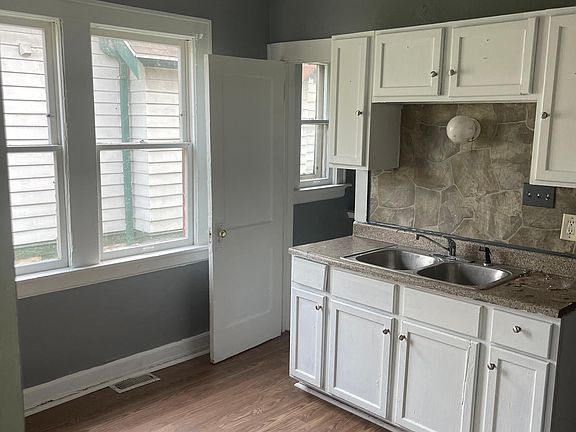 2nd image of 2946 N 40th St