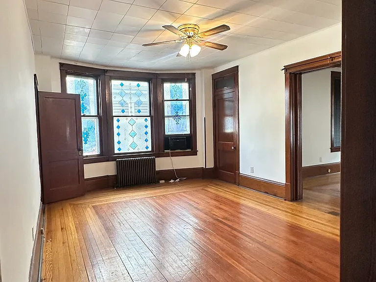 225 E King St — Photo 10