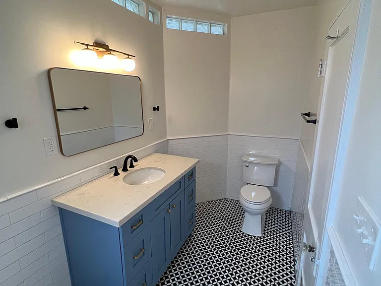 1130 E Palm Ln — Photo 22