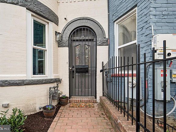 2nd image of 817 4th St NE