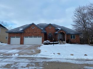 8752 Shade Tree Cir, Crystal Lake, IL 60014